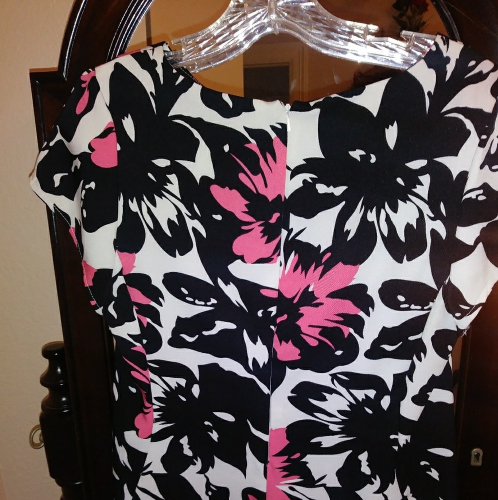 Dress - Picture 2 of 4